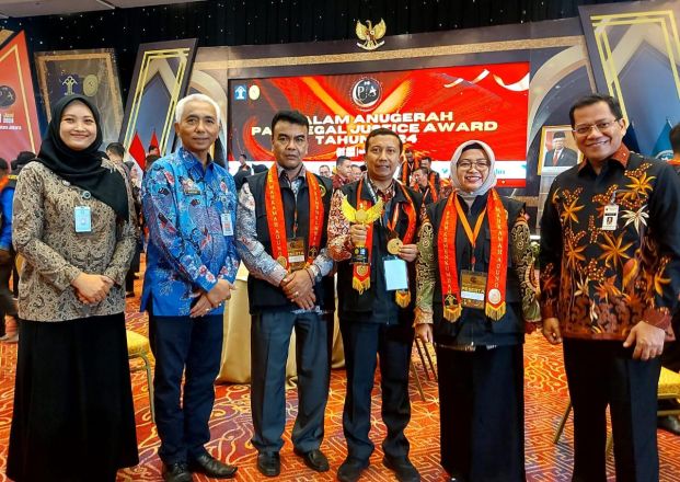 Bangga! Kepala Desa Asal Provinsi Jawa Tengah Raih Penghargaan Paralegal Justice Award 2024