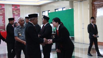 Kakanwil Tejo Harwanto Ambil Sumpah Kewarganegaraan 1 WN Tiongkok