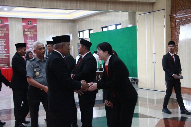 Kakanwil Tejo Harwanto Ambil Sumpah Kewarganegaraan 1 WN Tiongkok