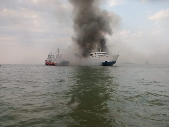 KM Kirana I Terbakar. KSOP Kelas I Tanjung Emas Pastikan Alur Pelayaran Tidak Terganggu