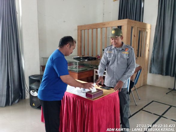 ANTUSIASME PILKADA 2024 DI LAPAS TERBUKA KELAS IIB KENDAL DENGAN KSK (KOTAK SUARA KELILING)