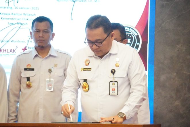 Bertekad Wujudkan Birokrasi Bersih, Bebas KKN dan Melayani, Kemenkum Jateng Tandatangani Komitmen Bersama dan Pakta Integritas