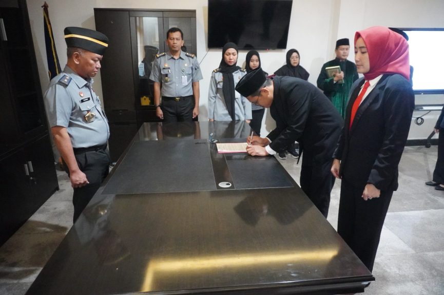 Kadiv Yankum Lantik 8 Notaris Pengganti, Tekankan Pentingnya Etika dan Kepatuhan Regulasi