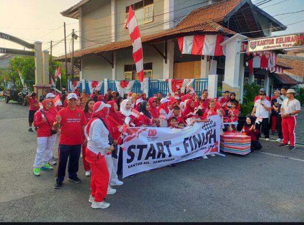 Meriahkan HUT Ke-80 RI, RW 07 Kelurahan Sampangan Adakan Jalan Sehat Keluarga