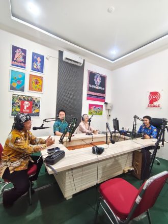 Mahasiswa STIKOM Semarang di Tantang Kuasai Media Era Digital saat KKL di LPPL Radio Pesona FM Wonosobo