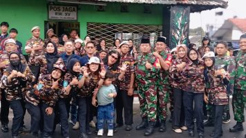 PWDPI Jawa Tengah dan FKPPI kota Semarang berbagi takjil