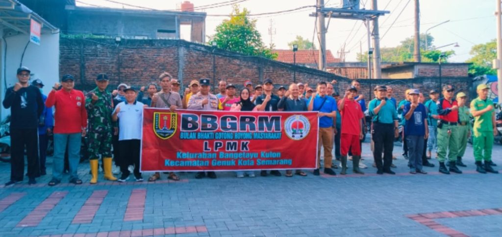 Bulan Bhakti Gotong Royong LPMK Bangetayu Kulon, Ratusan Warga Bersihkan Kali Bangetayu Kulon