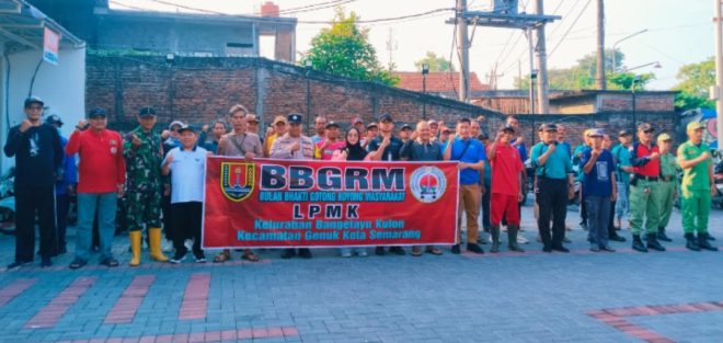Bulan Bhakti Gotong Royong LPMK Bangetayu Kulon, Ratusan Warga Bersihkan Kali Bangetayu Kulon