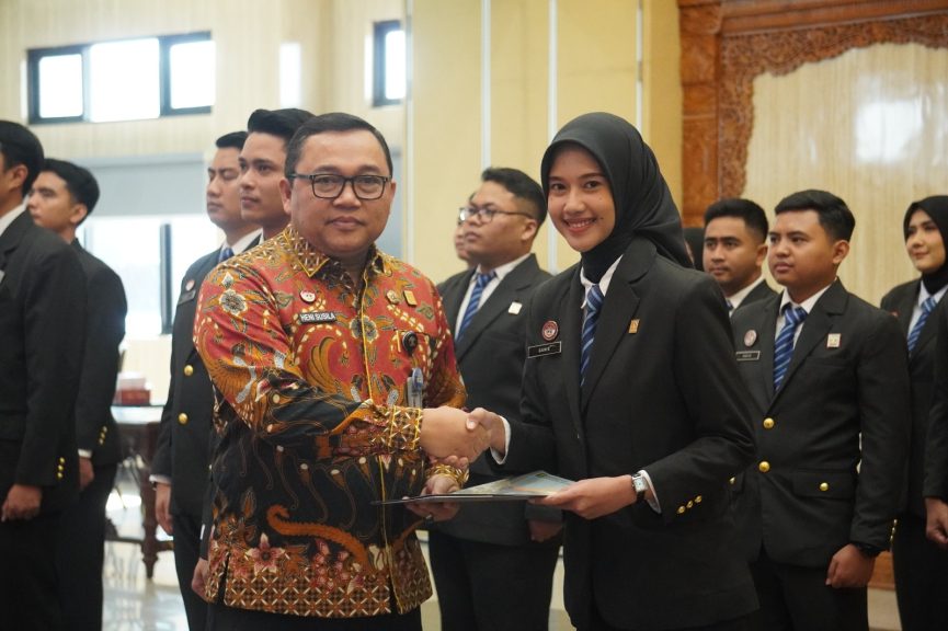 29 Pegawai Resmi Menjadi PNS dan Diangkat dalam Jabatan Fungsional, Kakanwil Kemenkum Jateng Tekankan Profesionalisme dan Integritas