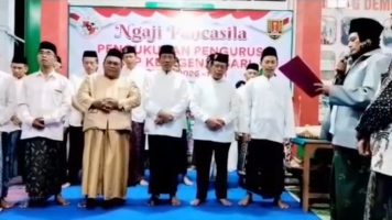 PENGUKUHAN PENGURUS FKSP KELURAHAN GENUKSARI, KYAI ROBANI: JADILAH PENJAGA NILAI PANCASILA DI TENGAH MASYARAKAT