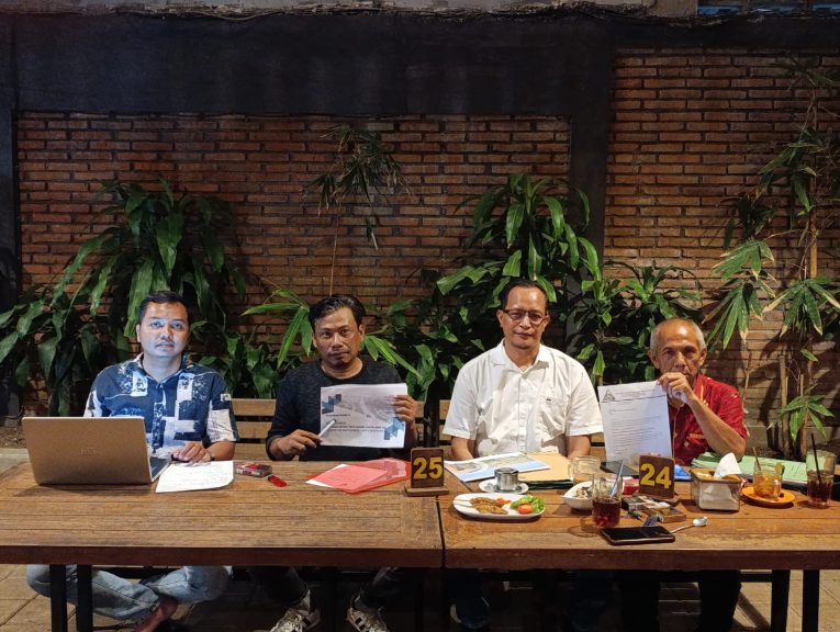 PEJUANG FAR EKO HARYANTO SOROTI PEMBANGUNAN PAKUWON PERMAI GOMBEL BANYUMANIK DIDUGA TIDAK KANTONGI AMDAL DAN IJIN LINGKUNGAN