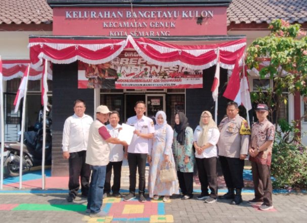 CAMAT GENUK WAHYUDI JADI JURI LOMBA K5 DAN GRENGSENG PIALA BERGILIR LURAH BANGETAYU KULON SAMBUT HUT RI KE-81