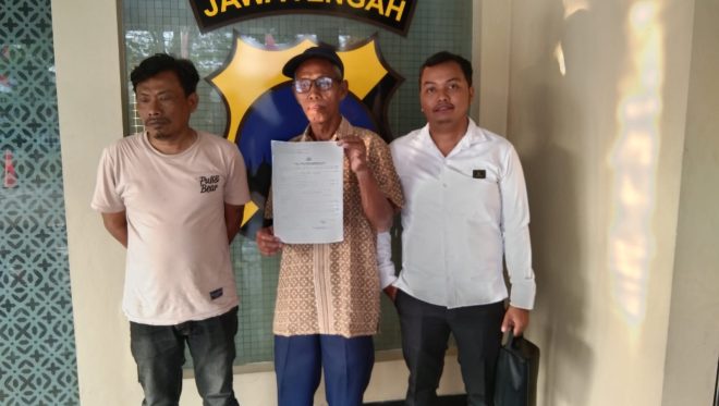 19 WARGA GOMBEL LAPORKAN DIREKTUR PT PAKUWON PERMAI KE POLDA JATENG, DIDUGA RUSAK LINGKUNGAN AKIBAT PEMBANGUNAN MALL